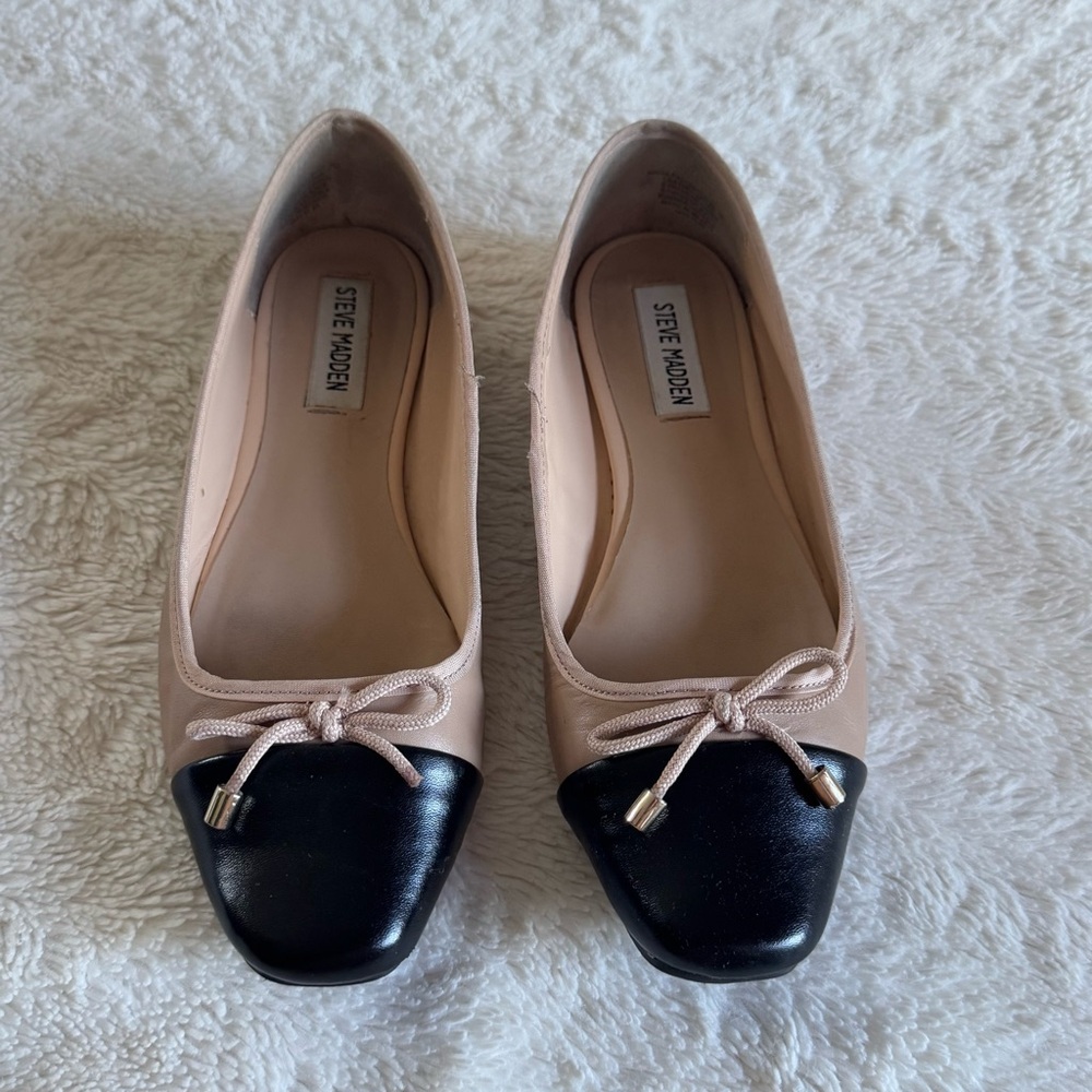 Steve Madden Tan and Black Flats Size 7